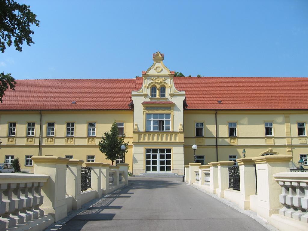 Junges Hotel Tulln Tulln An Der Donau Exterior photo